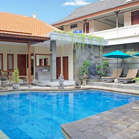 Flamboyan Hotel Кута Екстериор снимка