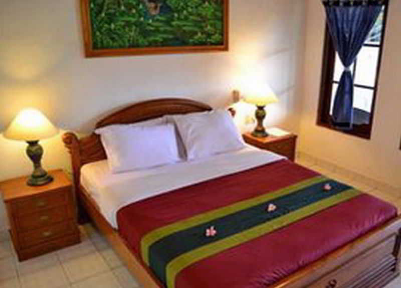 Flamboyan Hotel Кута Екстериор снимка