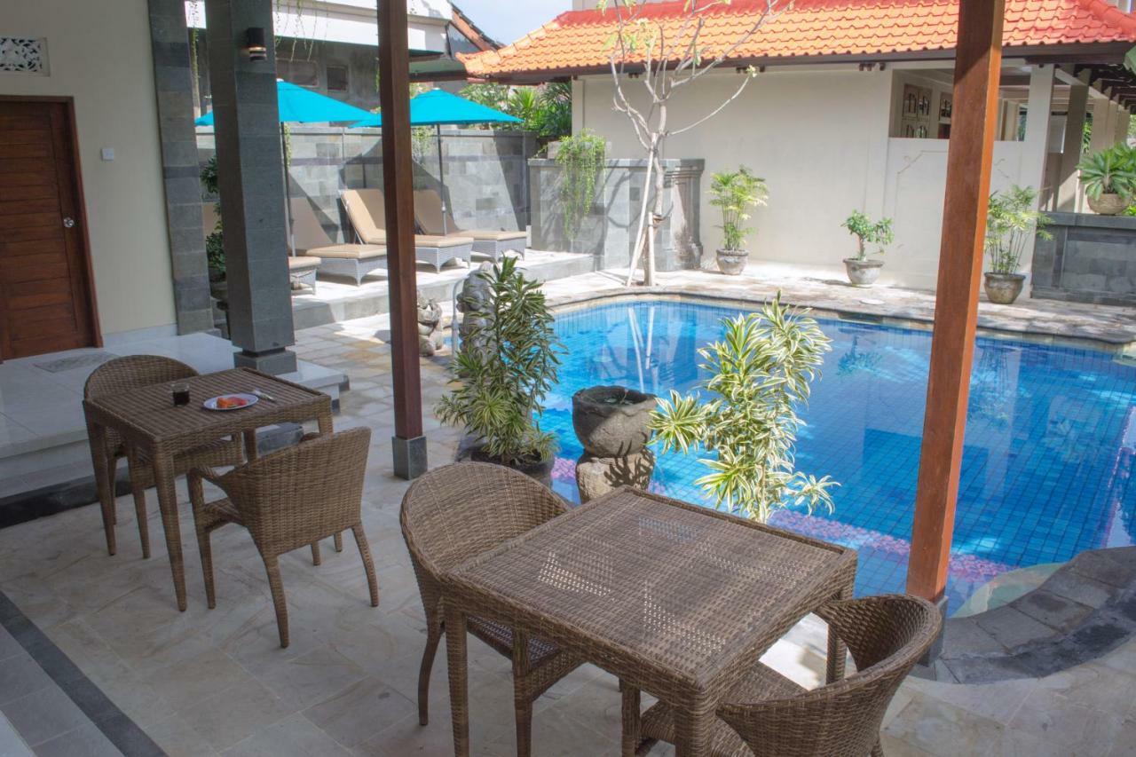 Flamboyan Hotel Кута Екстериор снимка